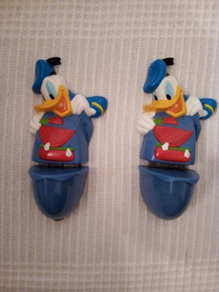 Colgador Disney Donald para baldas de estanterias.