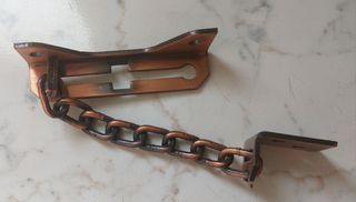 Cadena para puertas de entrada