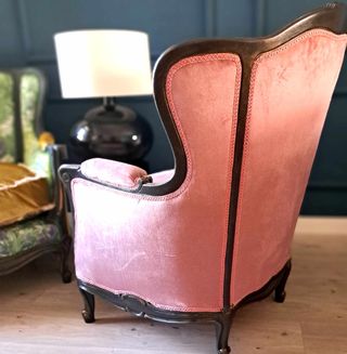 Divani antichi in stile isabellino restaurati