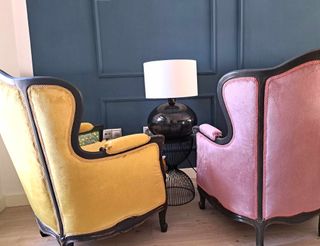 Divani antichi in stile isabellino restaurati