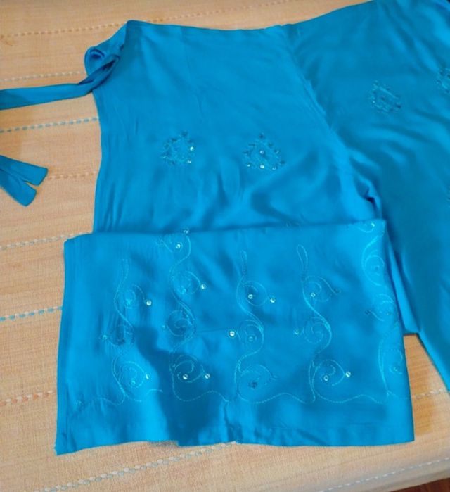 Copricostume ricamato