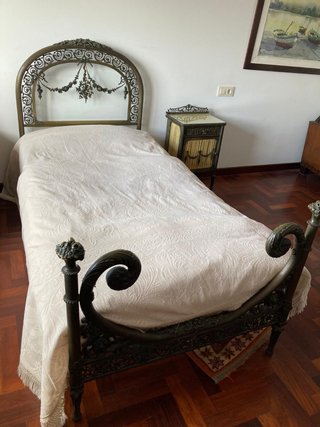 Cama antigua