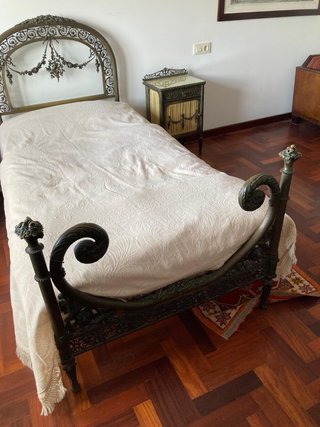 Cama antigua