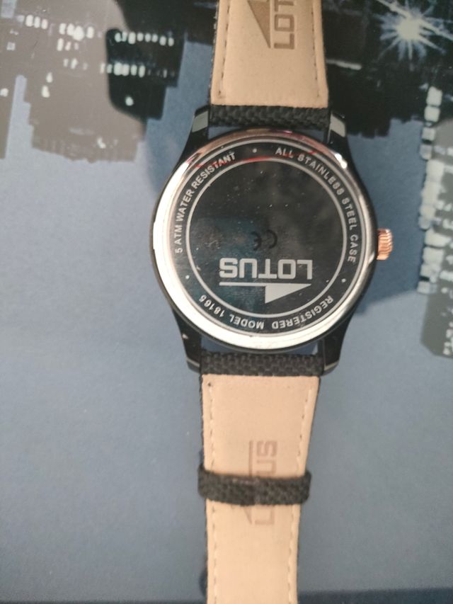 Reloj Lotus
