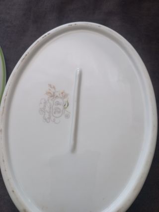 Porcelana fina,caja y dos pañuelos.