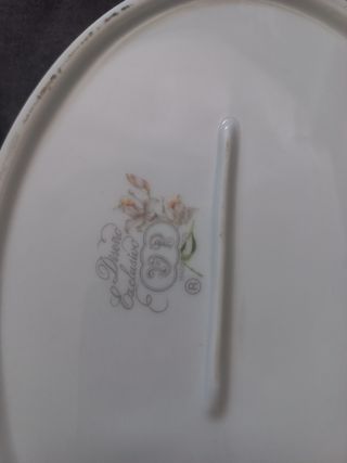 Porcelana fina,caja y dos pañuelos.