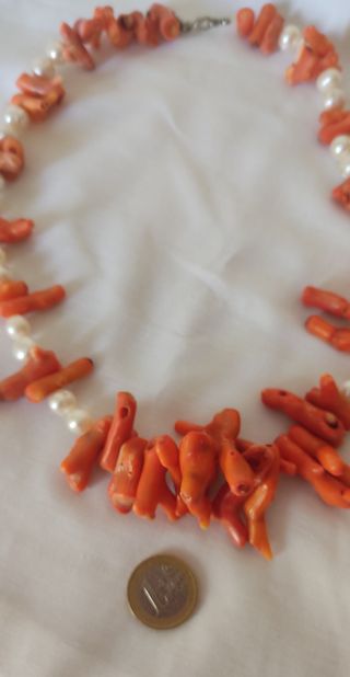 Collar perlas y corales grandes. N112