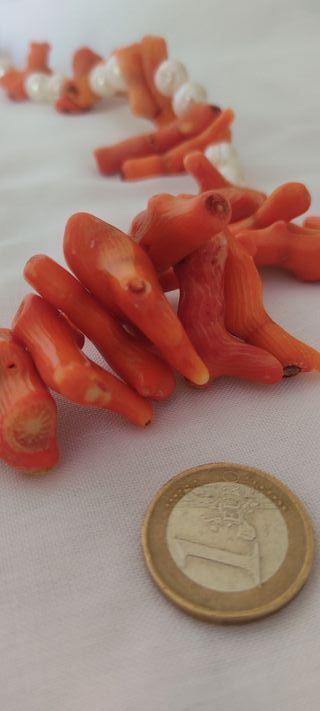 Collar perlas y corales grandes. N112