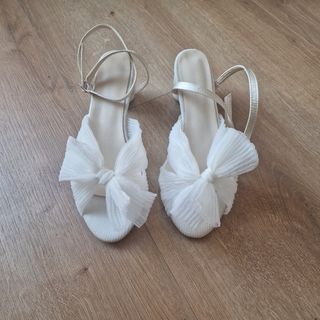 Zapatos blancos para novia tul