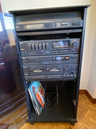 CADENA MUSICA SANYO CON SU MUEBLE - ESPECTACULAR