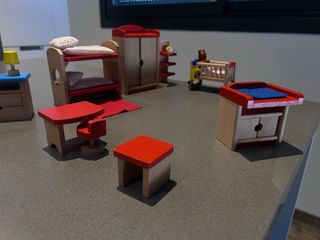 Muebles de madera casa de muñecas