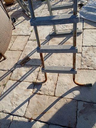 Escalera de piscina desmontable