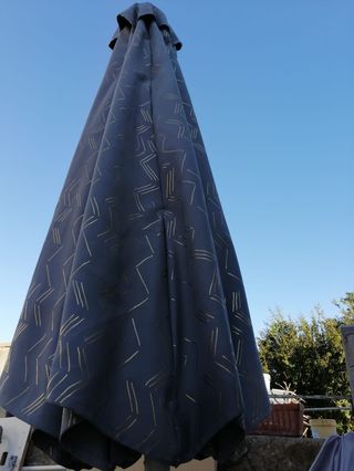 Sombrilla grande de terraza. 