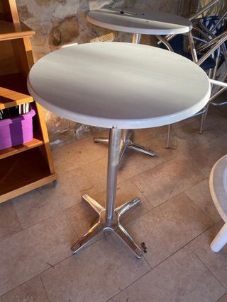 Mesas y sillas jardín o bar