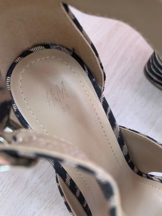 Sandalias de tacón estampado cebra talla 38