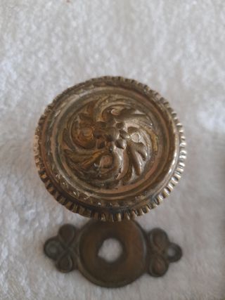 Pomo antiguo  en metal