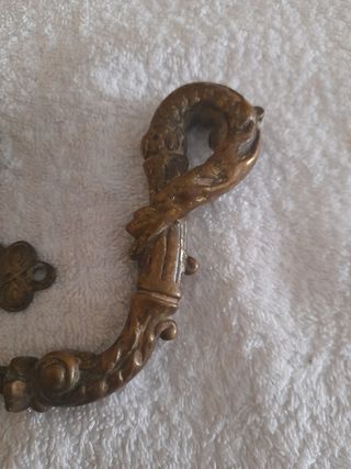 Pomo antiguo  en metal