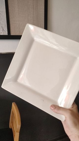 7 Platos cuadrados blancos
