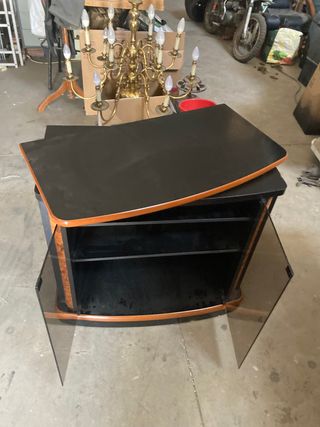 Mesa tv con puertas cristal