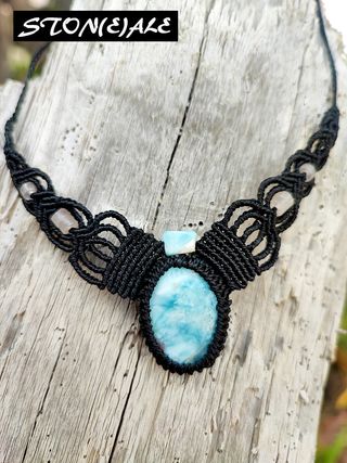 Girocollo in macrame e larimar