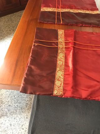 Due copri cuscini molto belli misure 41 per 41