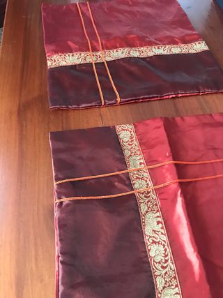 Due copri cuscini molto belli misure 41 per 41