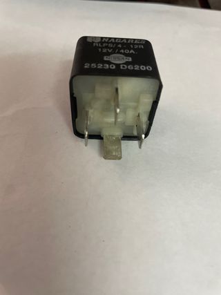 Relé de luces de camion nissan 