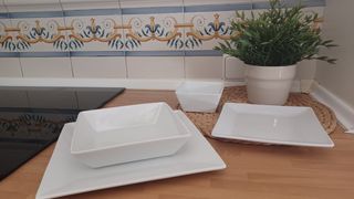 Vajilla blanca y cuadrada de porcelana 24 piezas