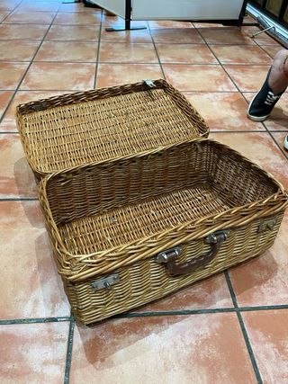 Cesta de mimbre antigua