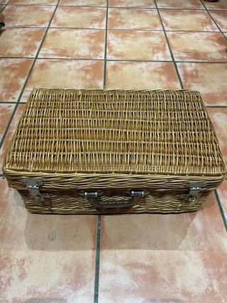 Cesta de mimbre antigua