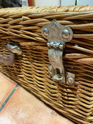 Cesta de mimbre antigua