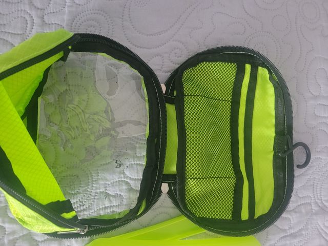 Beauty viaggio con gancio da appendere