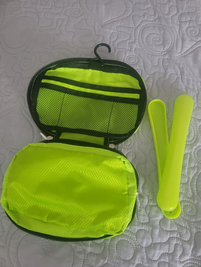 Beauty viaggio con gancio da appendere