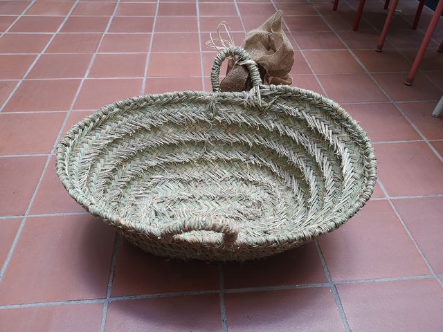 Capazo cesta de esparto con adorno