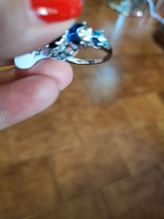 Anello con pietre blu