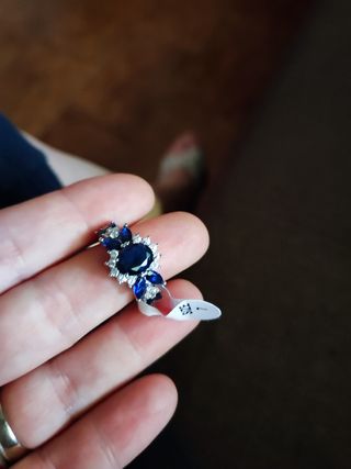 Anello con pietre blu