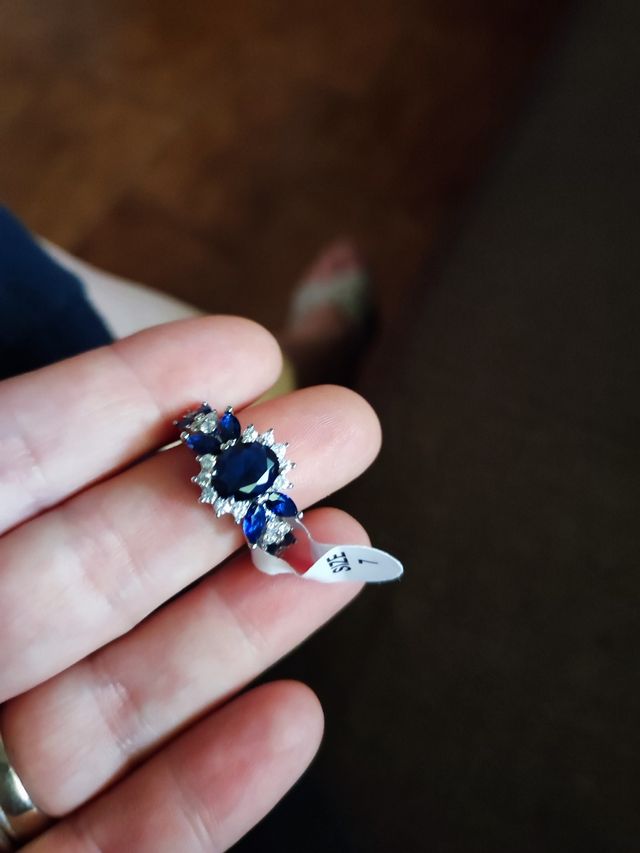 Anello con pietre blu