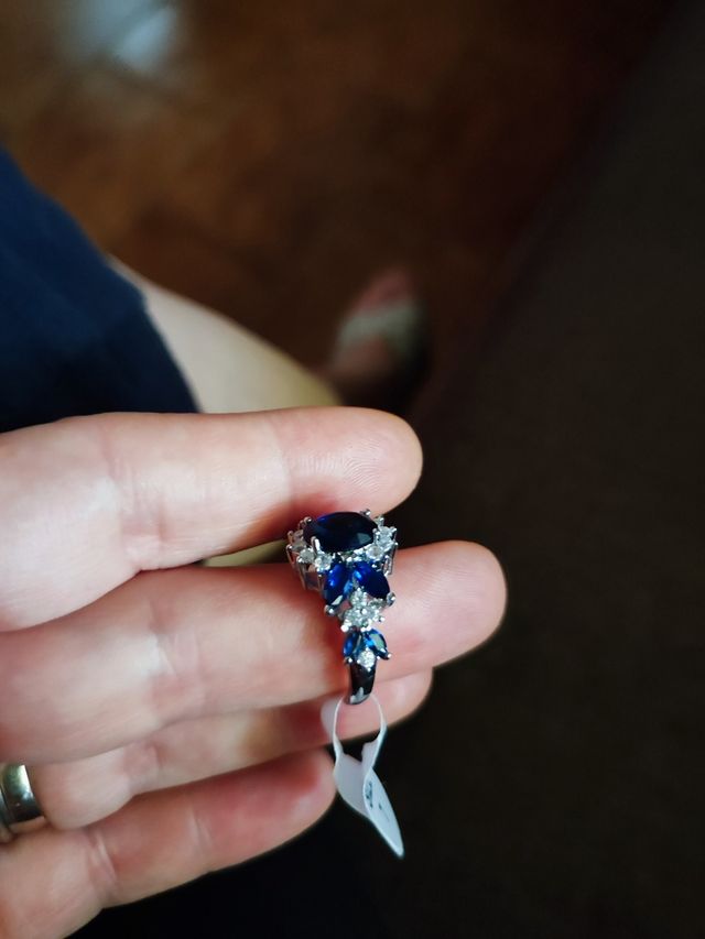 Anello con pietre blu