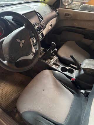 Mitsubishi L 200 2009