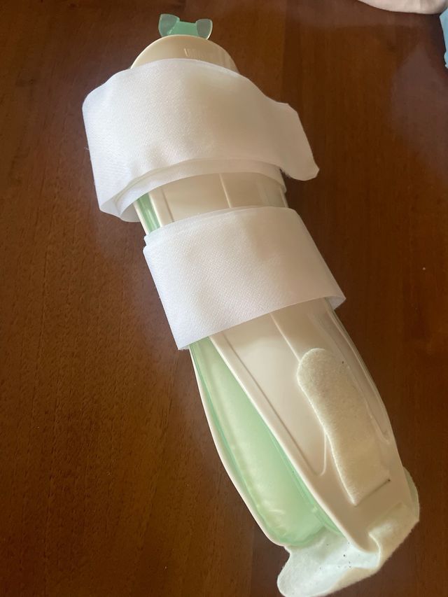 Tutore bivalve pneumatico caviglia