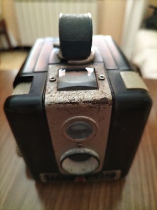 ANTIGUA CÁMARA BROWNIE FLASH