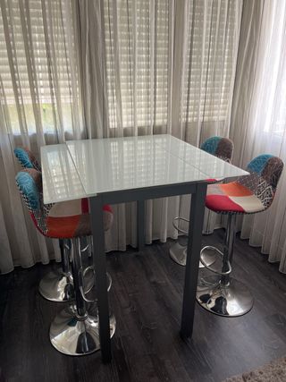 Mesa alta con extensión + 4 tamburete patchwork 