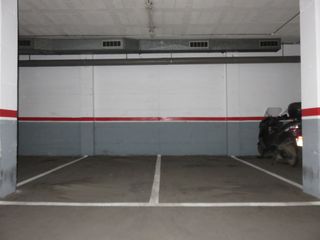 PLAZA de garaje en alquiler en Viladecans para coche o dos motos.