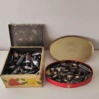 Lote 133 válvulas de radio antigua.