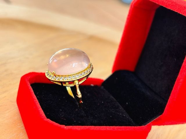Anillo de cuarzo rosa natural