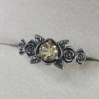 Anillo de amatista, citrino, peridoto
