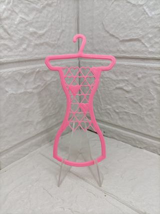 Percha para vestido muñeca
