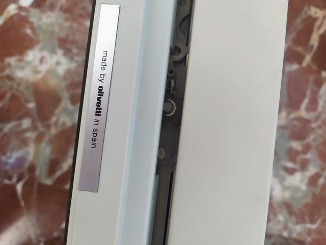 Máquina de escribir Olivetti Lettera 12