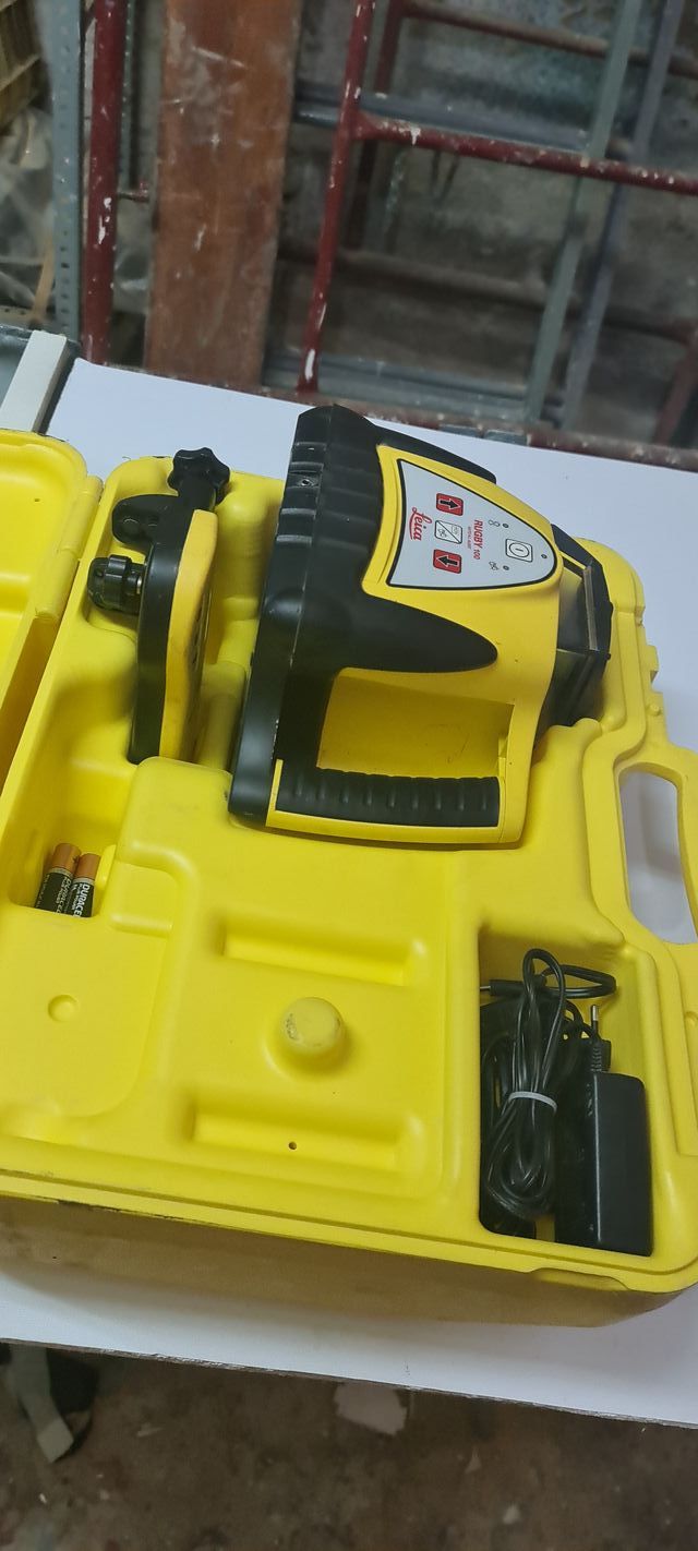 Laxer Rugby 100 Leica, 30 ml de distancia