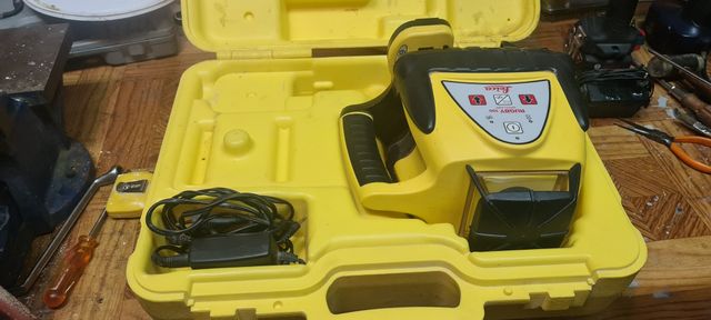 Laxer Rugby 100 Leica, 30 ml de distancia